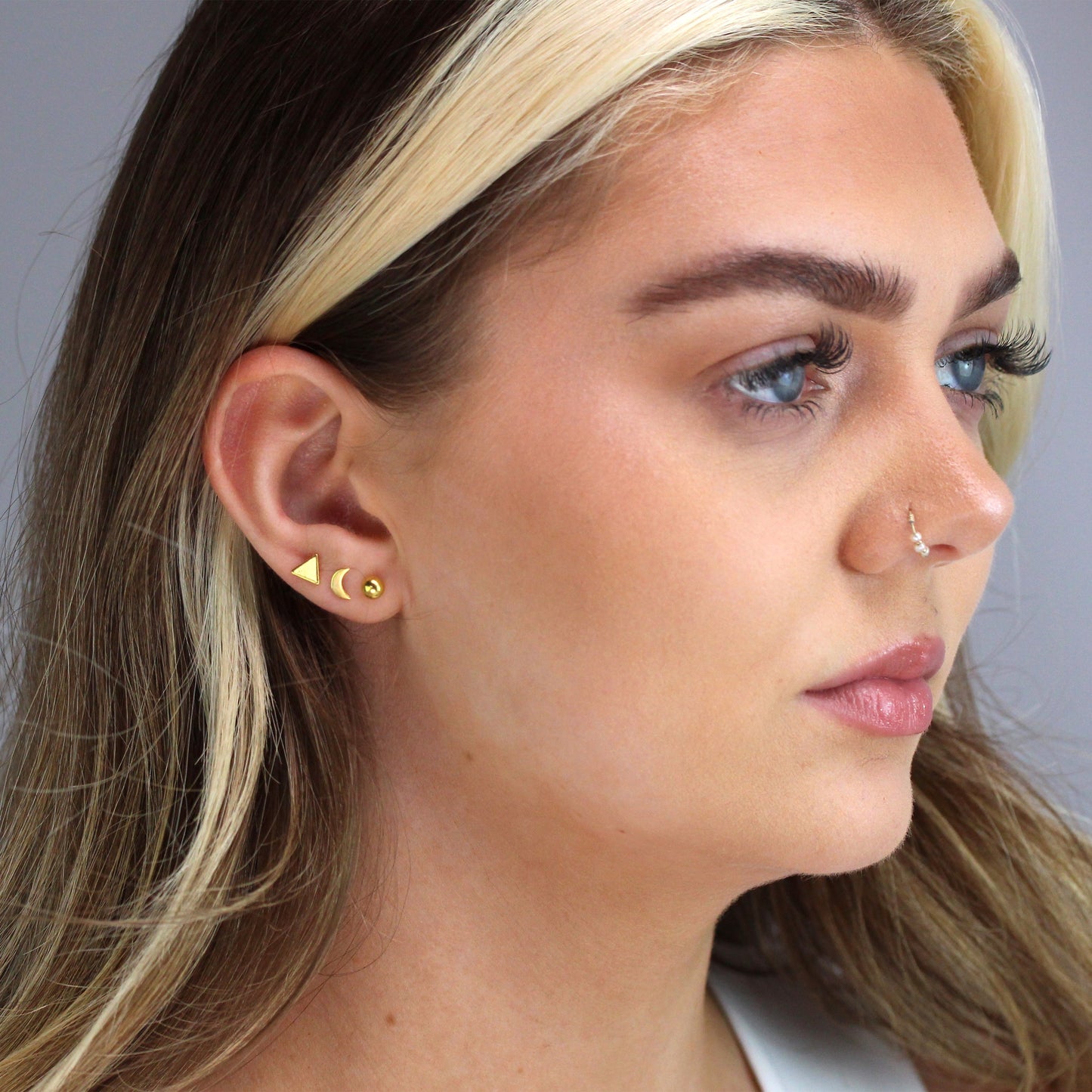 Ensemble de boucles d'oreilles à tige en argent sterling plaqué or avec boule de lune triangulaire