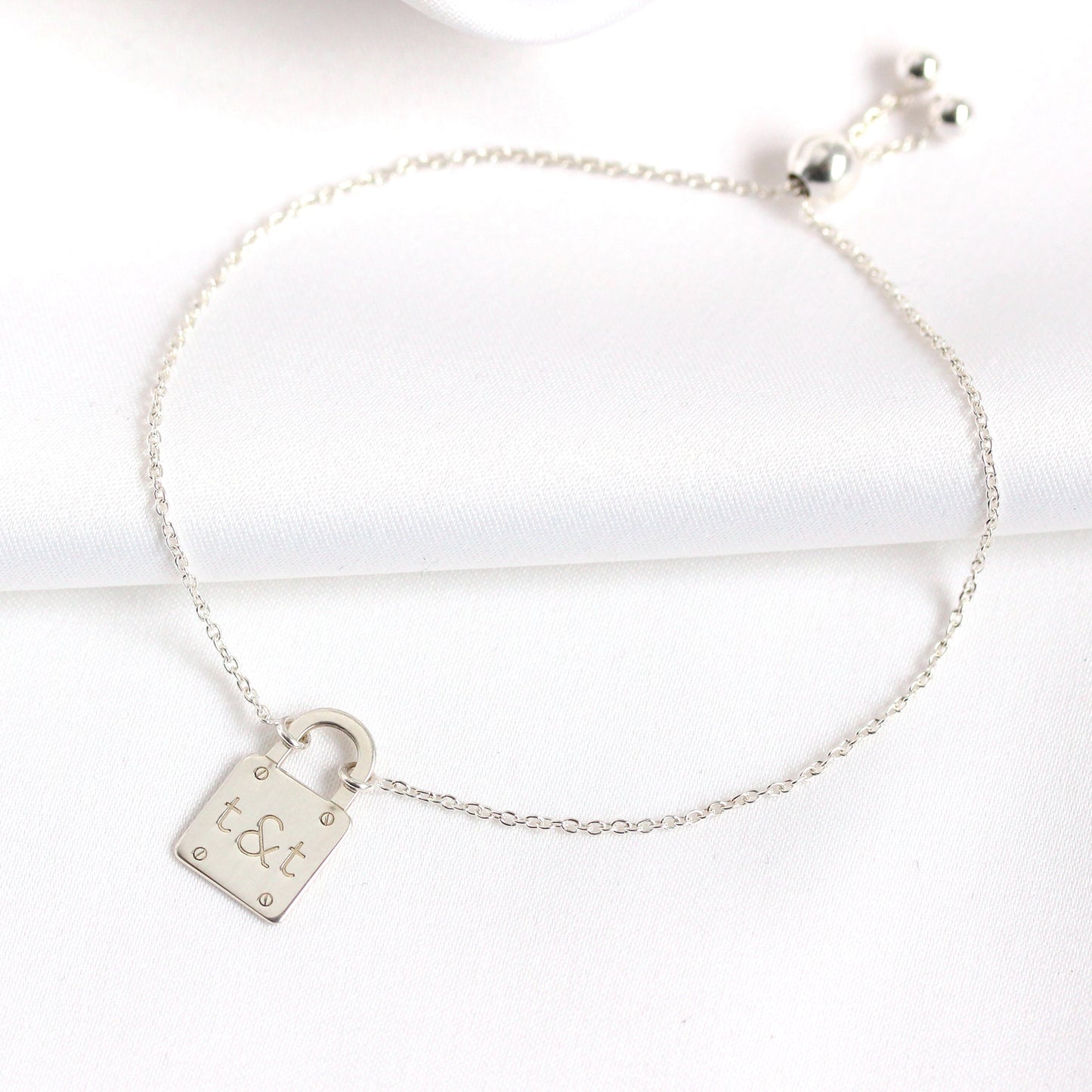 Bracelet sur mesure en argent sterling avec initiales et cadenas