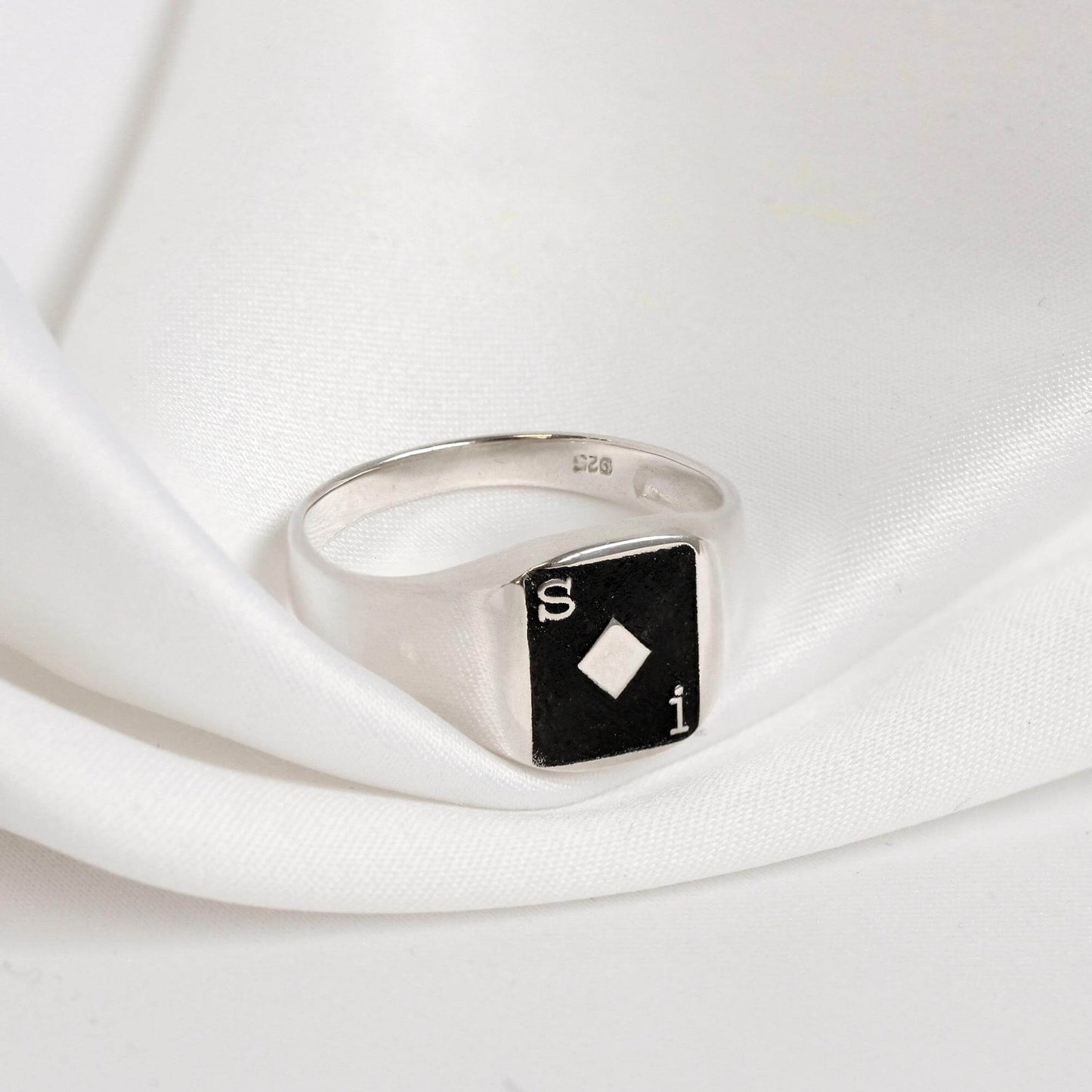 Chevalière personnalisée en argent sterling avec initiales en forme de carte à jouer