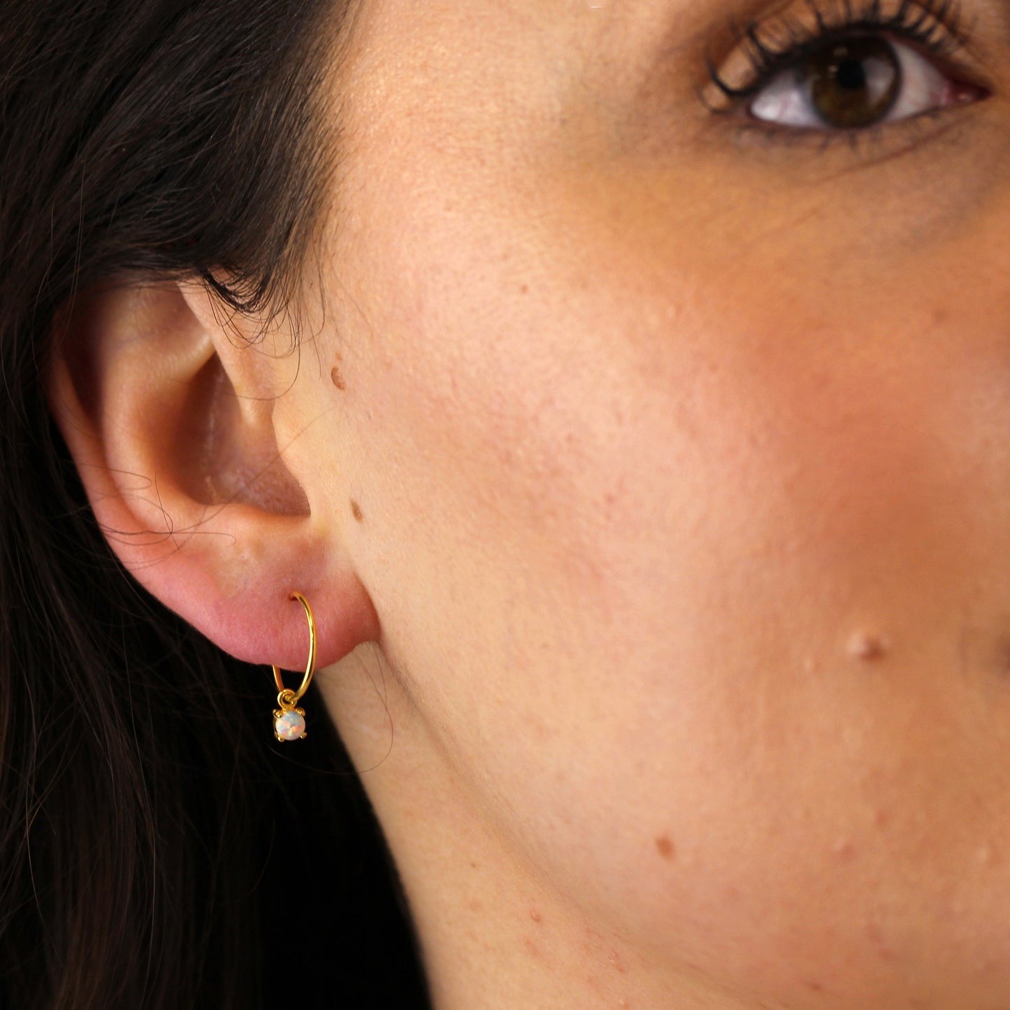 Boucles d'oreilles créoles en argent sterling plaqué or avec opale et zircone cubique de 12 mm