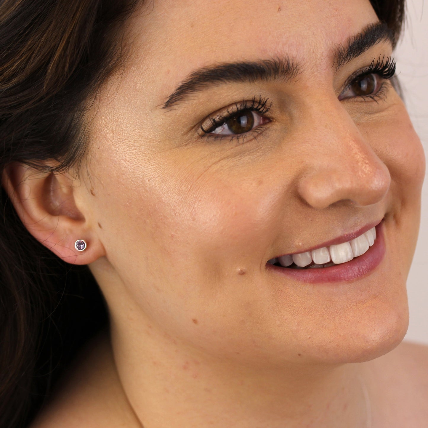 Boucles d'oreilles à tige en argent sterling avec alexandrite et zircone cubique de 4 mm