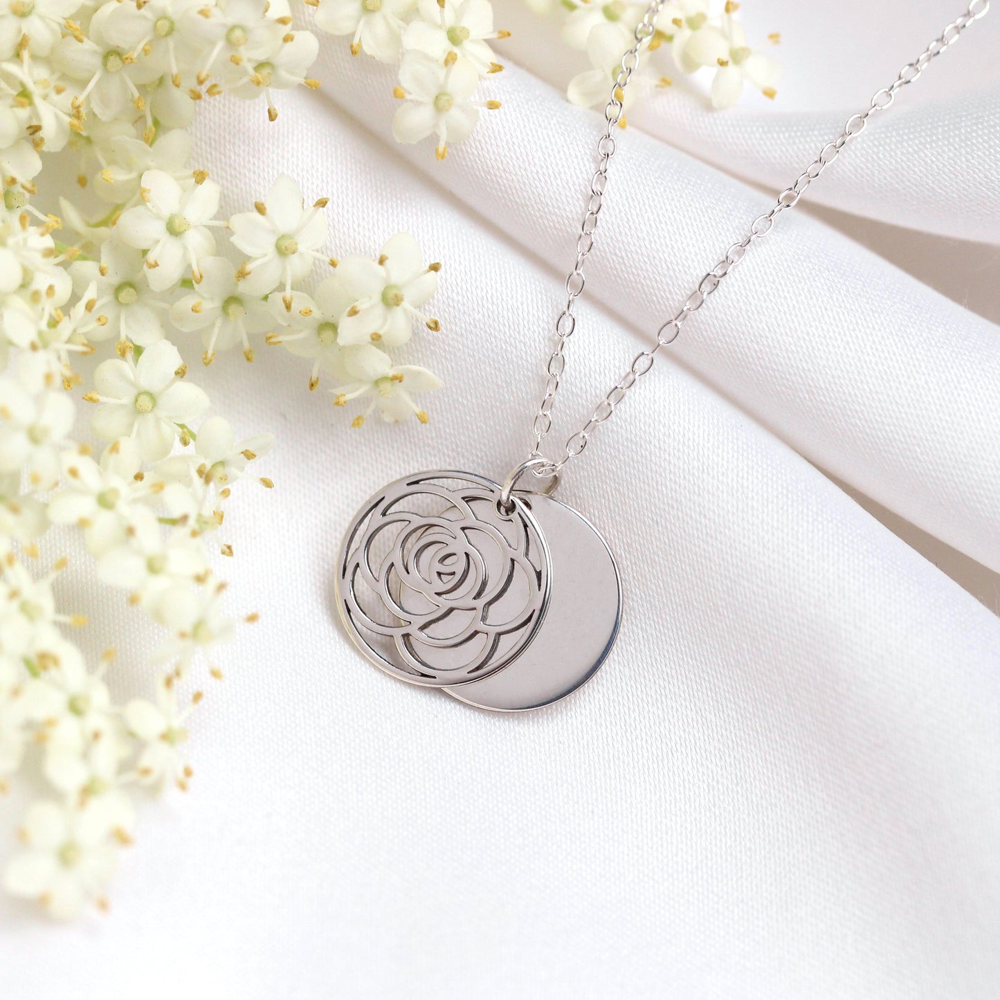 Collier en argent sterling avec fleur de naissance et plaque gravée de 13 mm, rose de juin, 35,6 à 55,9 cm