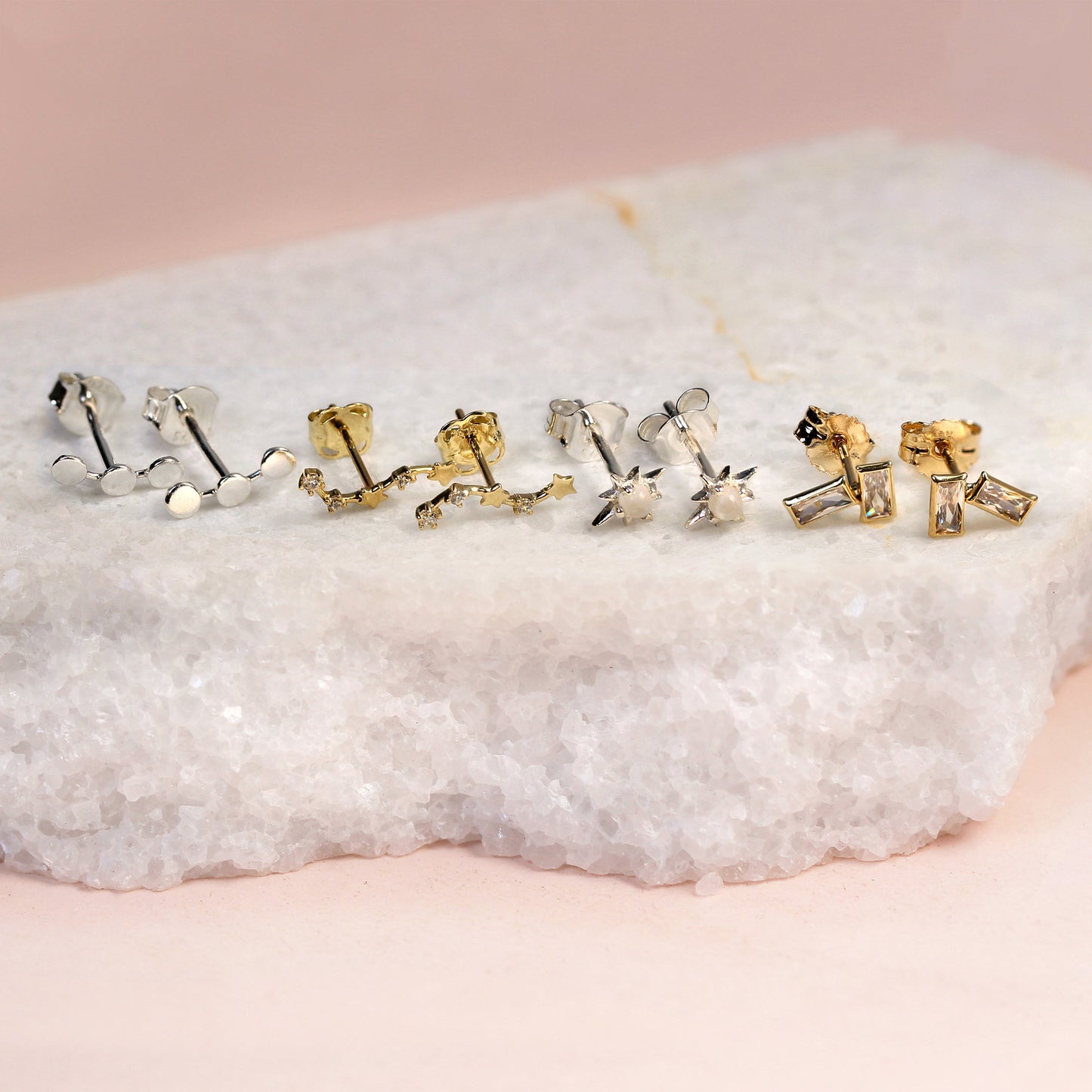 Boucles d'oreilles à tige en or 9 carats et cristaux CZ transparents en forme de chaîne d'étoiles