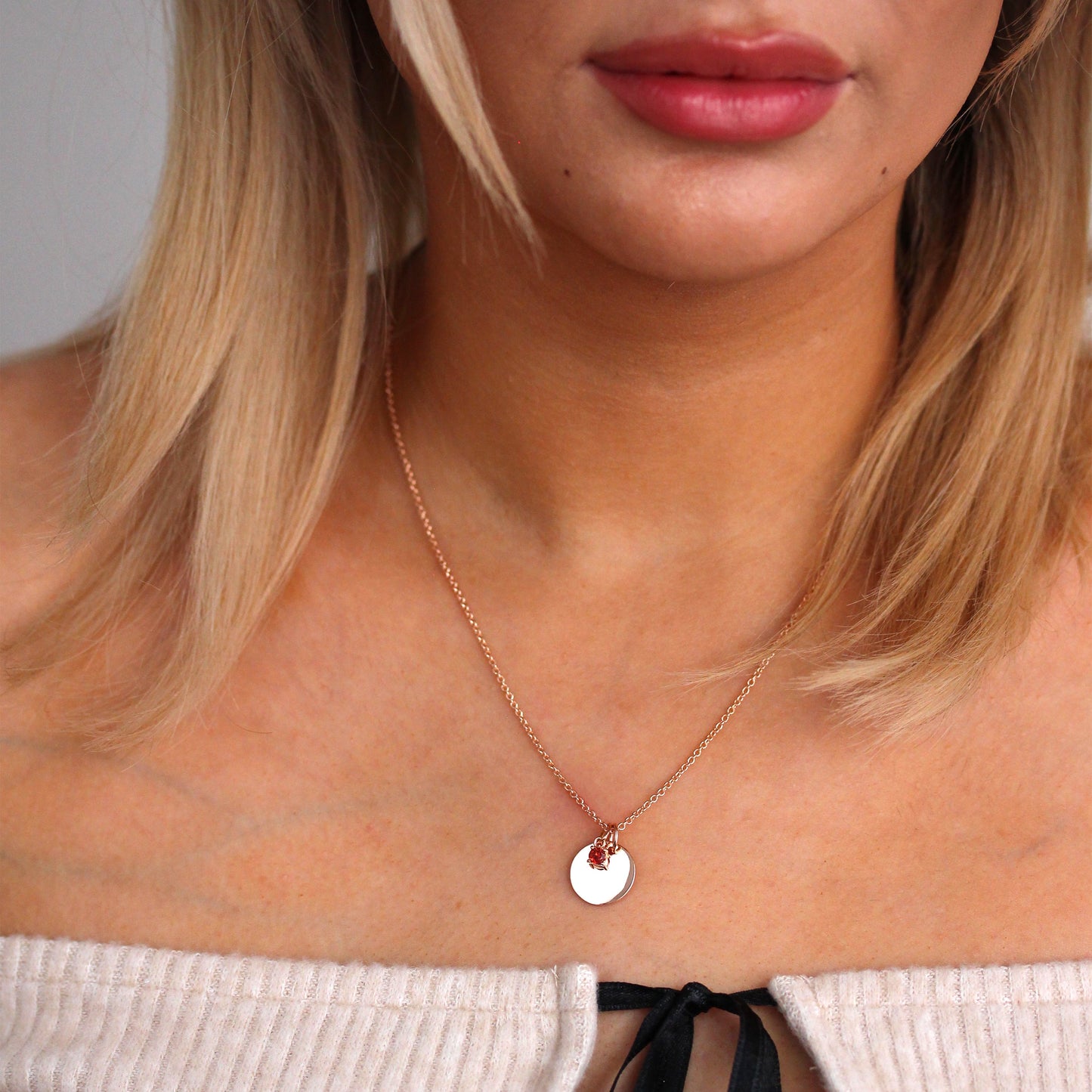 Collier en argent sterling plaqué or rose avec pierre de naissance en oxyde de zirconium et plaque ronde gravable, 40 à 61 cm