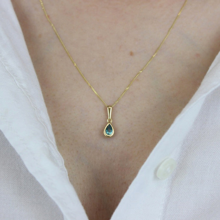 Pendentif en or 9 carats avec pierre de naissance de mars et cristal d'aigue-marine