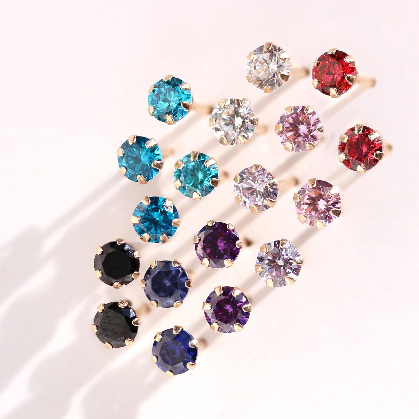 Boucles d'oreilles rondes en or jaune 9 carats avec cristaux de 3 mm