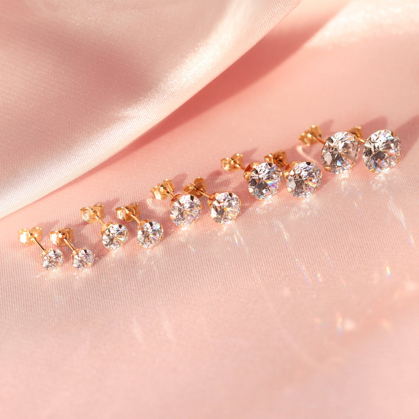 Boucles d'oreilles rondes en or jaune 9 carats avec cristaux transparents de 4 à 8 mm