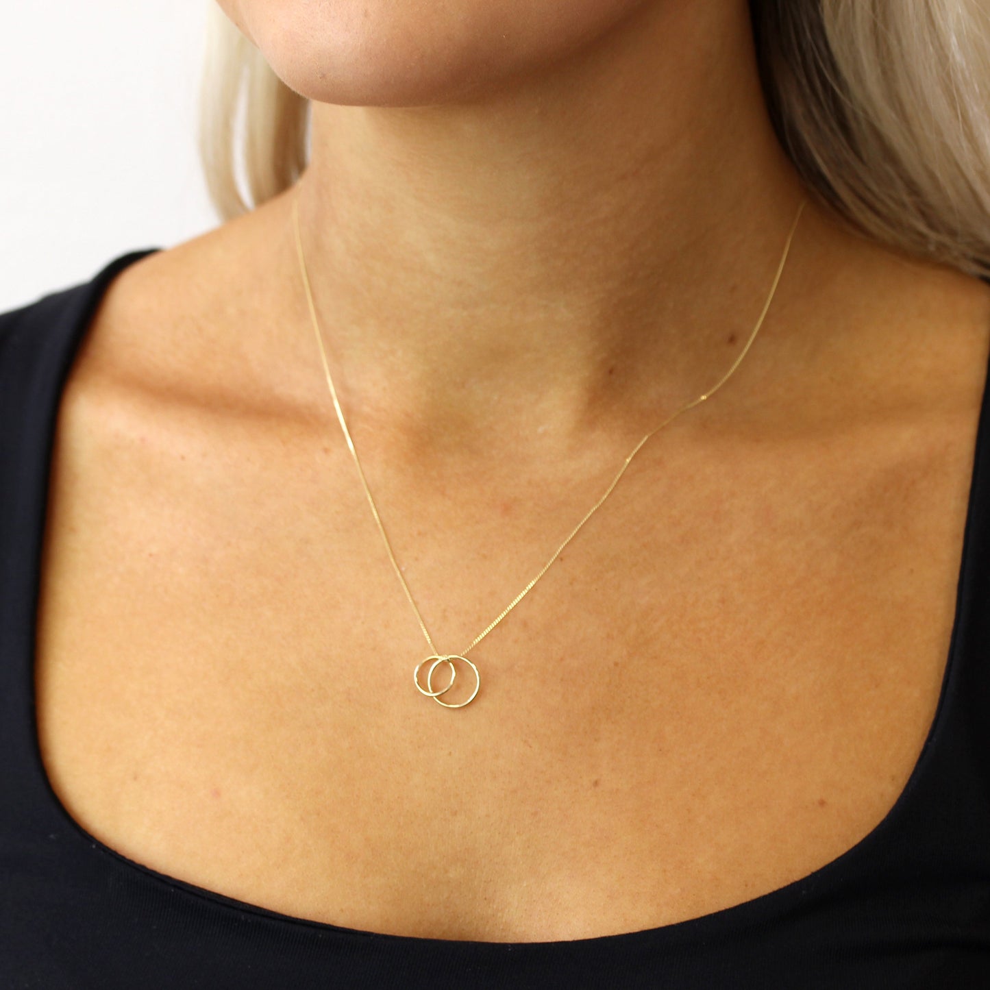 Collier avec pendentif créoles entrelacées en or 9 carats, 40 à 50 cm
