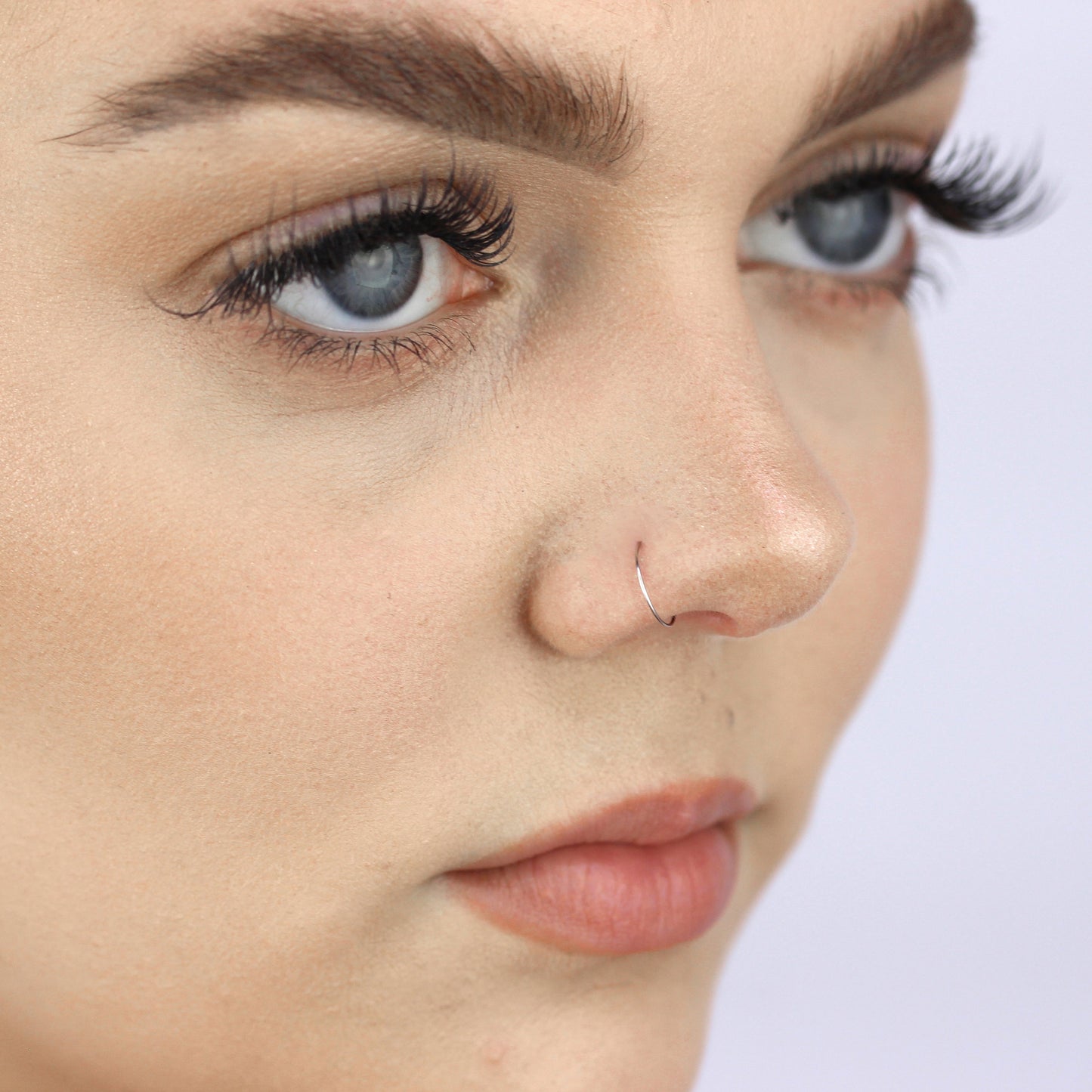 Anneau de nez en or blanc 9 carats de 8 mm