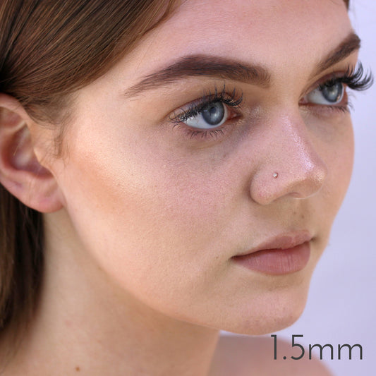 Piercing de nez à vis en or jaune 9 carats avec cristaux de zircone cubique