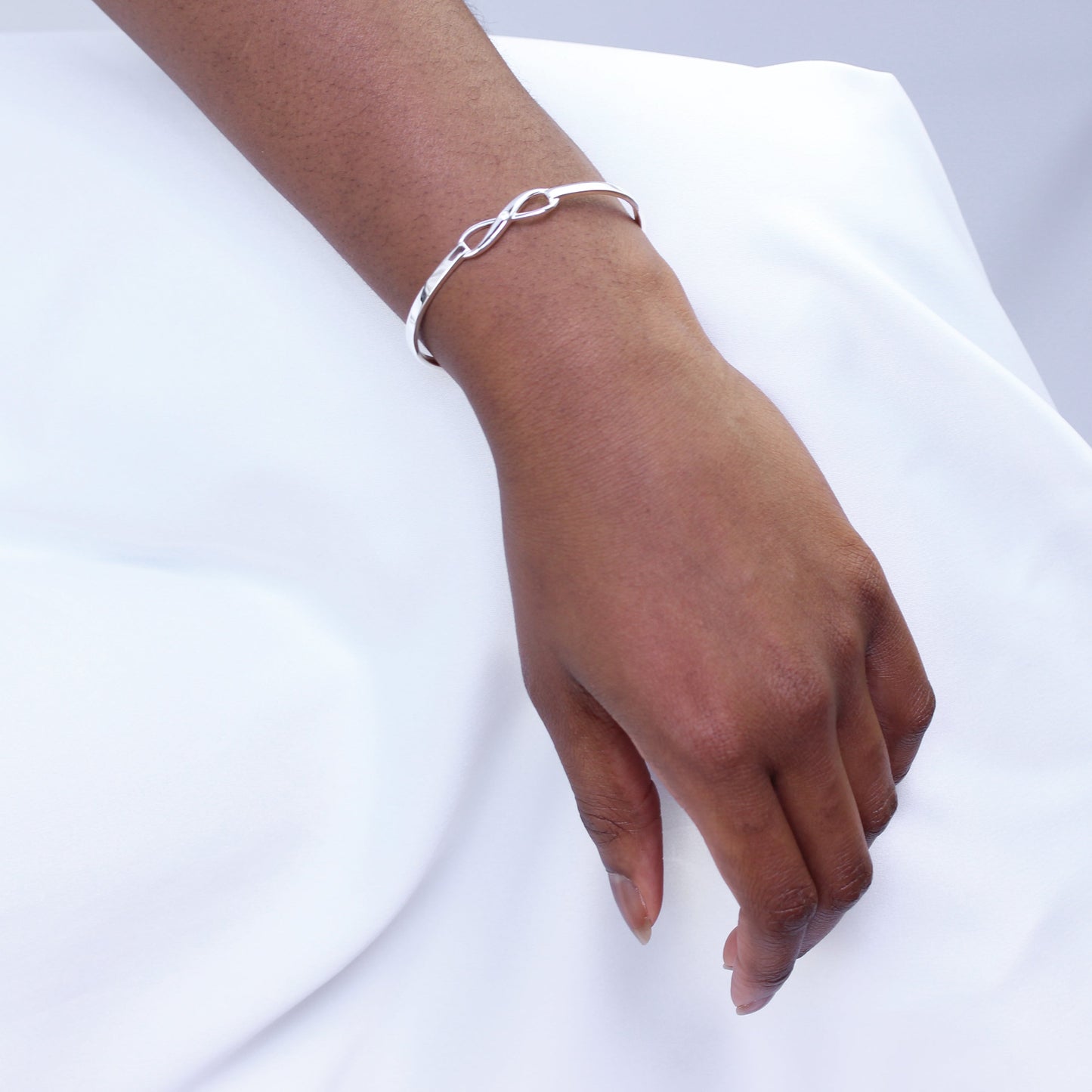 Bracelet jonc infini en argent sterling et cristal CZ transparent
