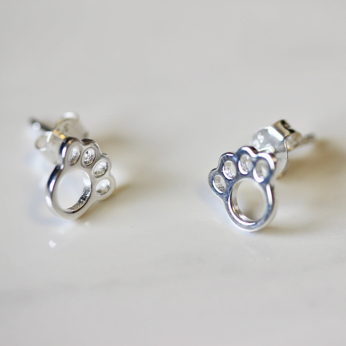 Boucles d'oreilles à tige en argent sterling avec empreintes de pattes d'animaux