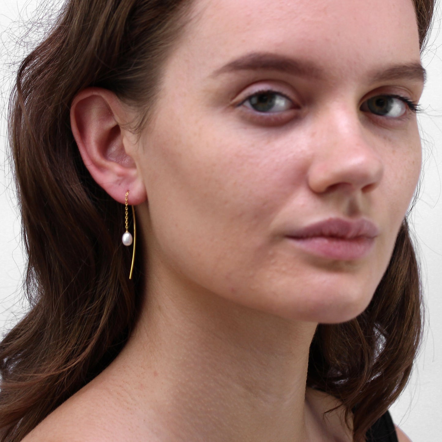 Boucles d'oreilles en argent sterling plaqué or et perles en forme d'arc