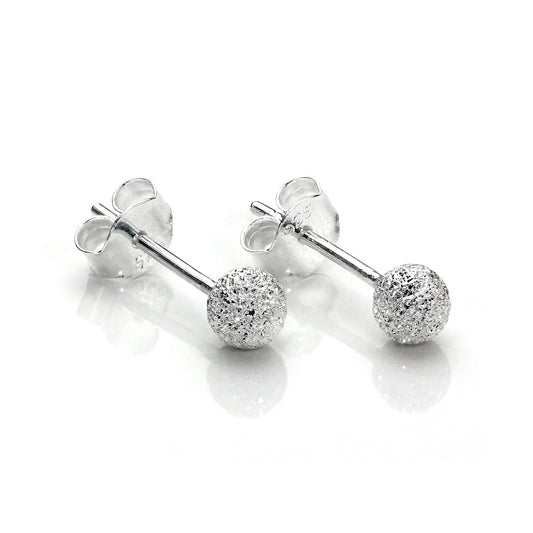 Boucles d'oreilles à tige en argent sterling avec boule givrée de 4 mm