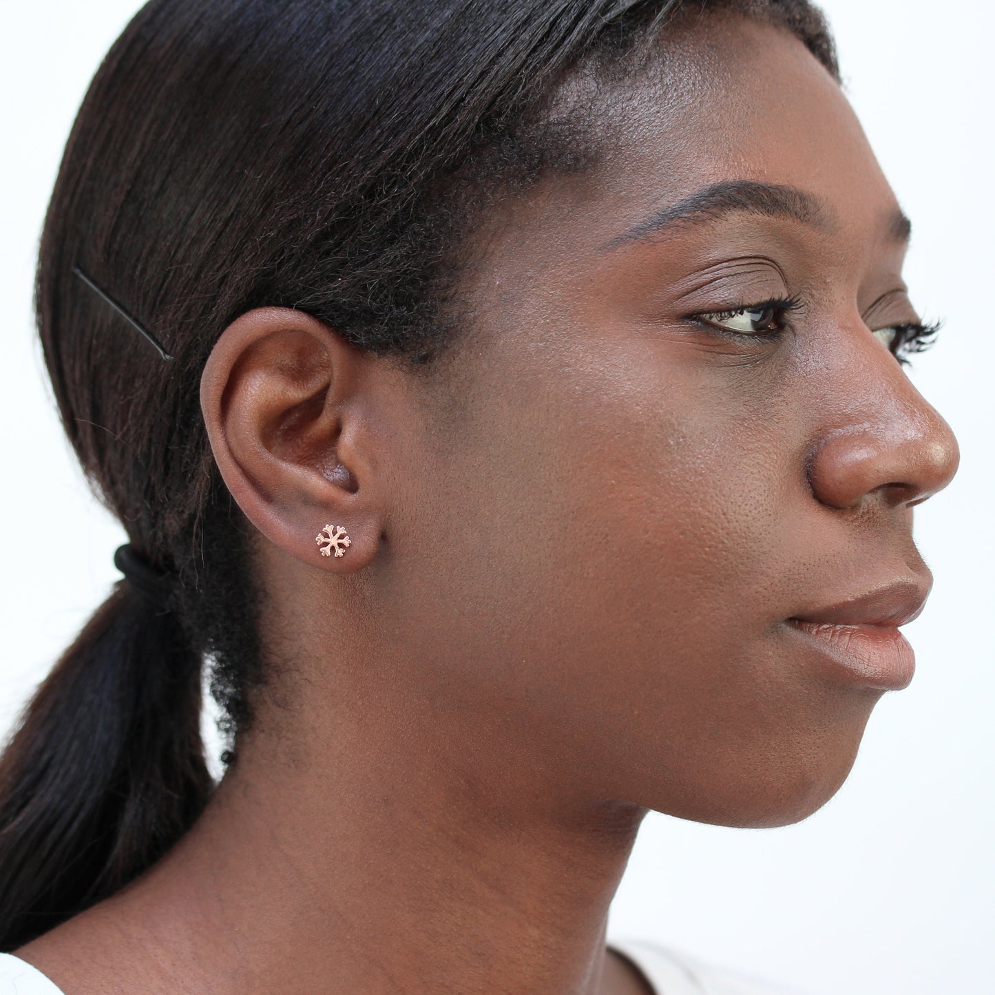 Boucles d'oreilles à tige en argent sterling plaqué or rose en forme de flocon de neige