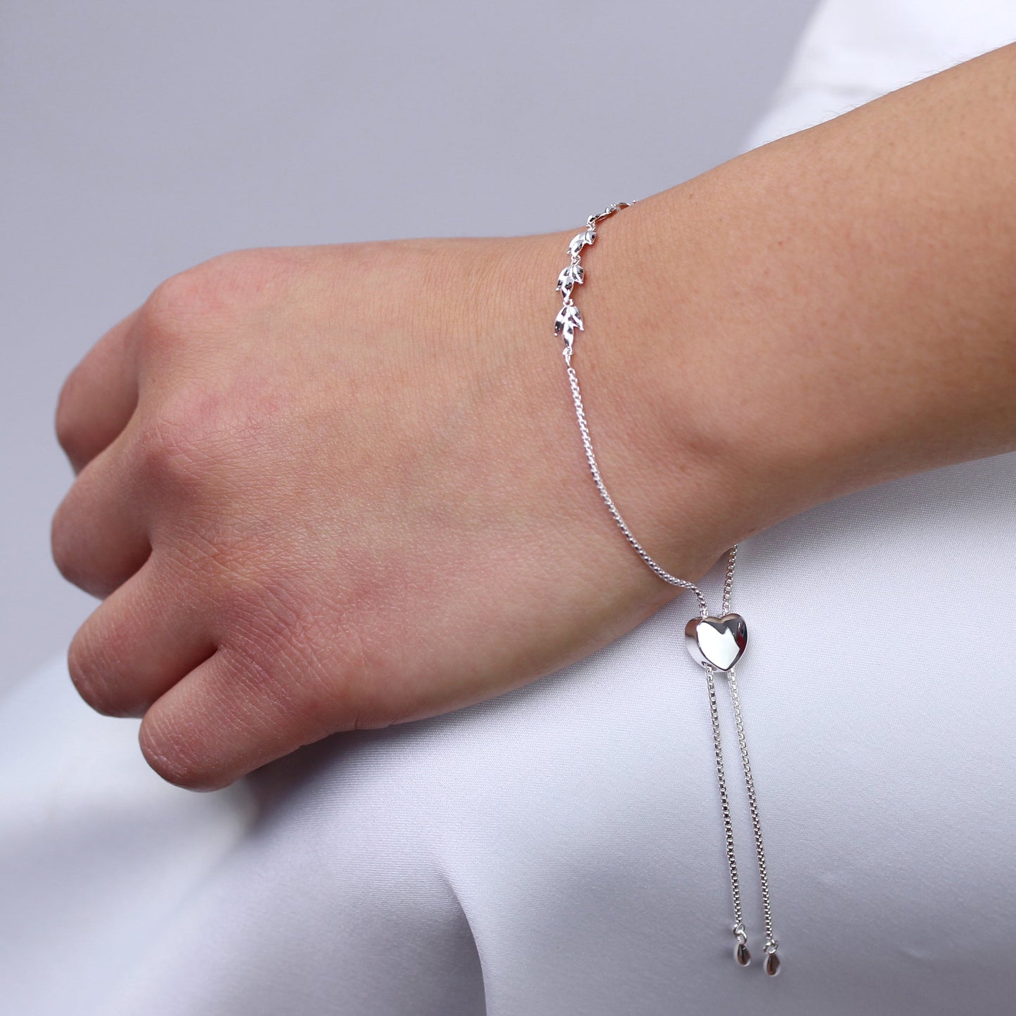Bracelet réglable en argent sterling avec perles en forme de cœur