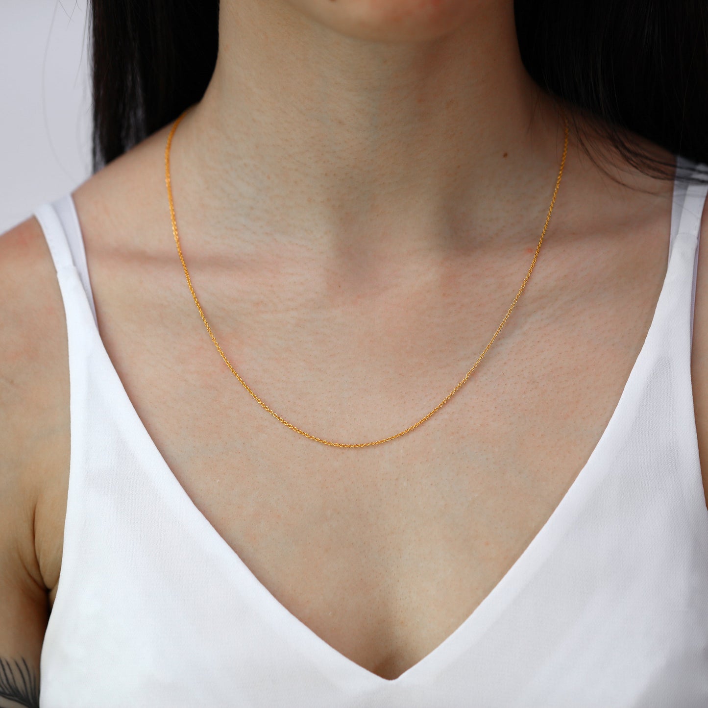 Collier ras du cou réglable en argent sterling plaqué or avec chaîne Belcher de 50 cm et fermoir coulissant à perles