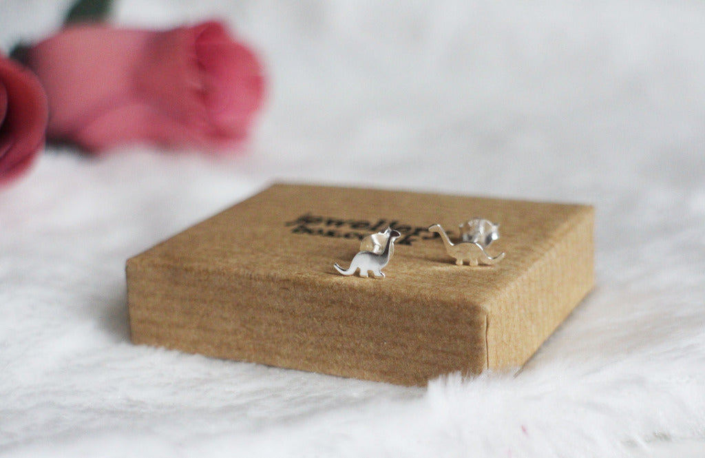 Boucles d'oreilles à tige en argent sterling en forme de dinosaure Diplodocus