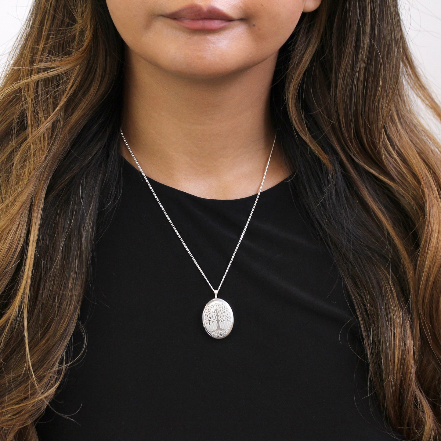 Médaillon ovale en argent sterling gravé arbre de vie sur chaîne