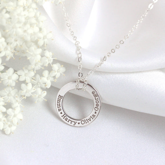 Collier cercle personnalisé en argent sterling avec nom