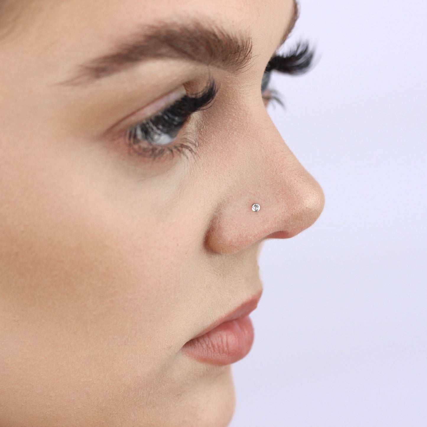 Vis de nez en or blanc 9 carats et cristal CZ transparent rond de 2 mm