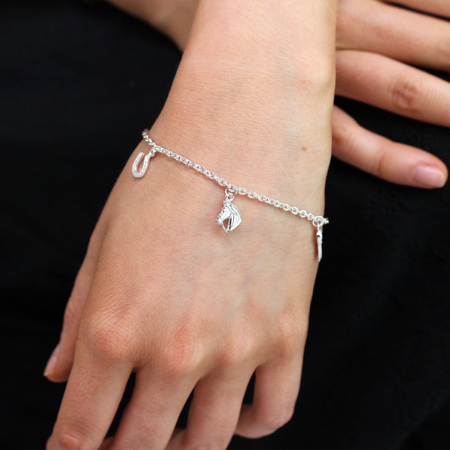 Bracelet en argent sterling de 18 cm avec breloques équestres