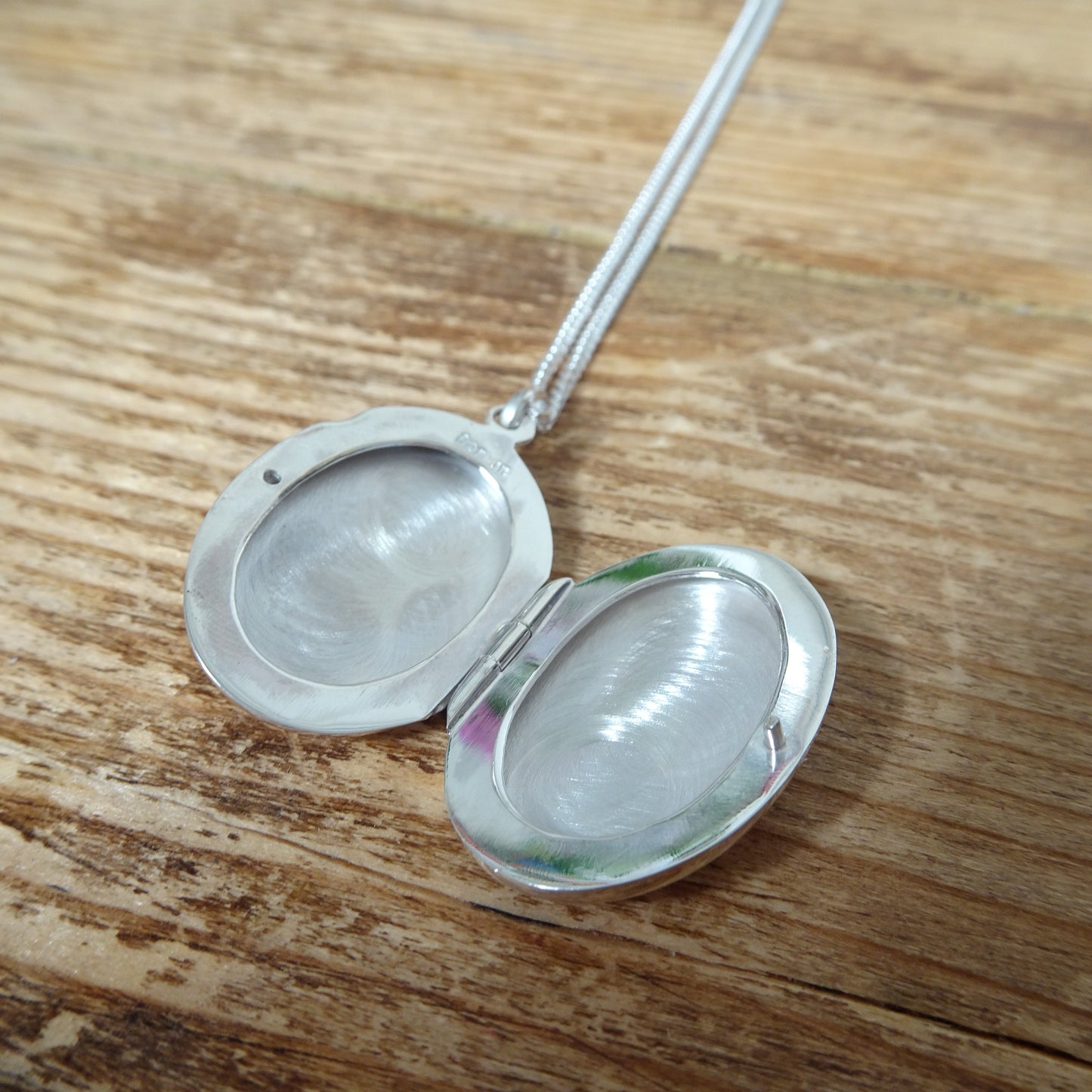 Médaillon ovale en argent sterling avec fleurs sur chaîne de 40 à 61 cm