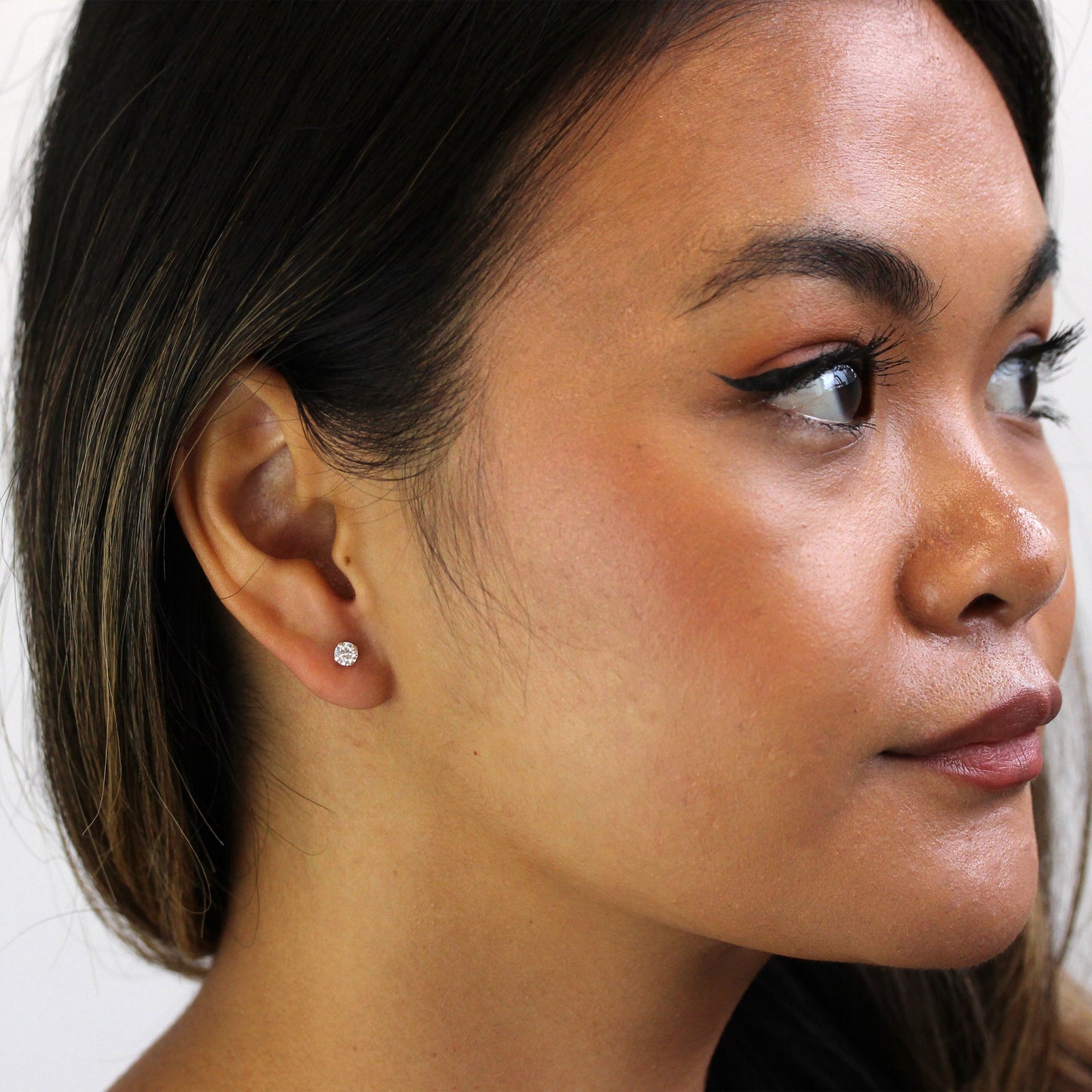 Boucles d'oreilles à tige en argent sterling et cristal blanc rond de 4 mm