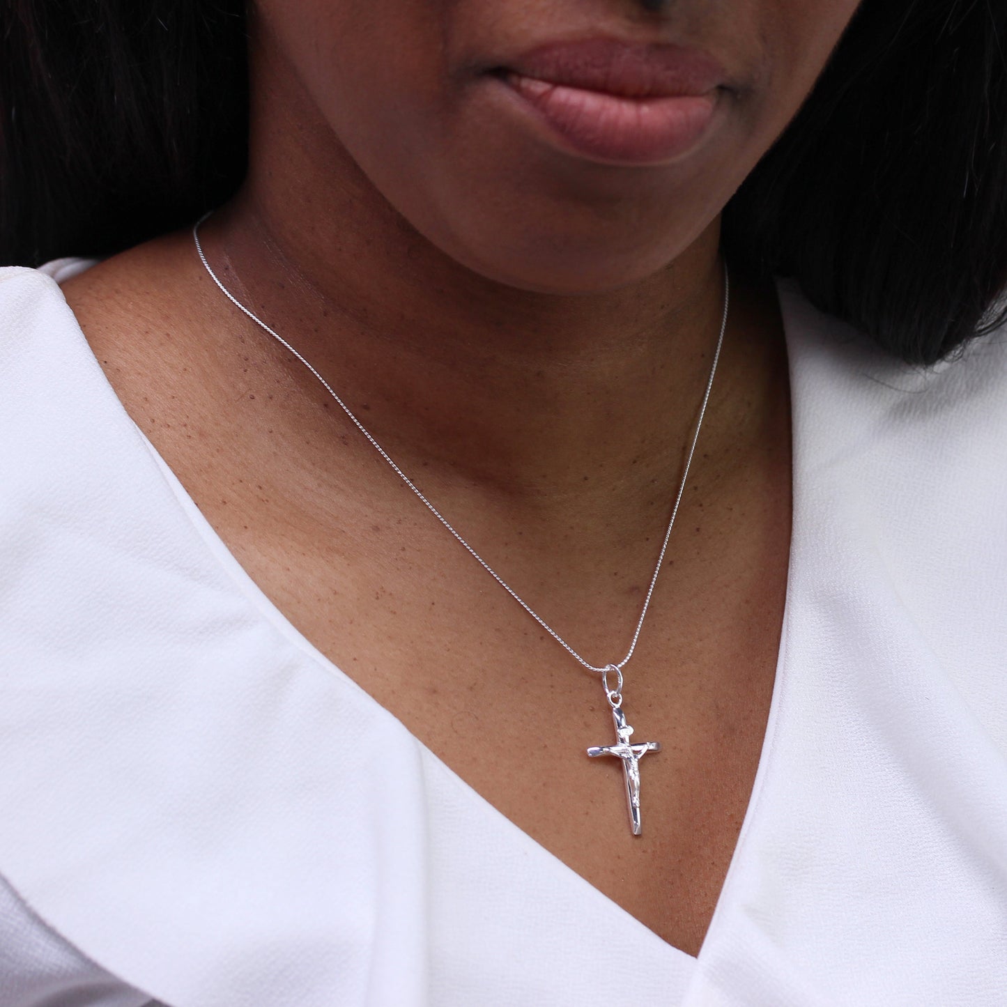 Grand collier avec pendentif en forme de croix crucifix en argent sterling de 40 à 55 cm