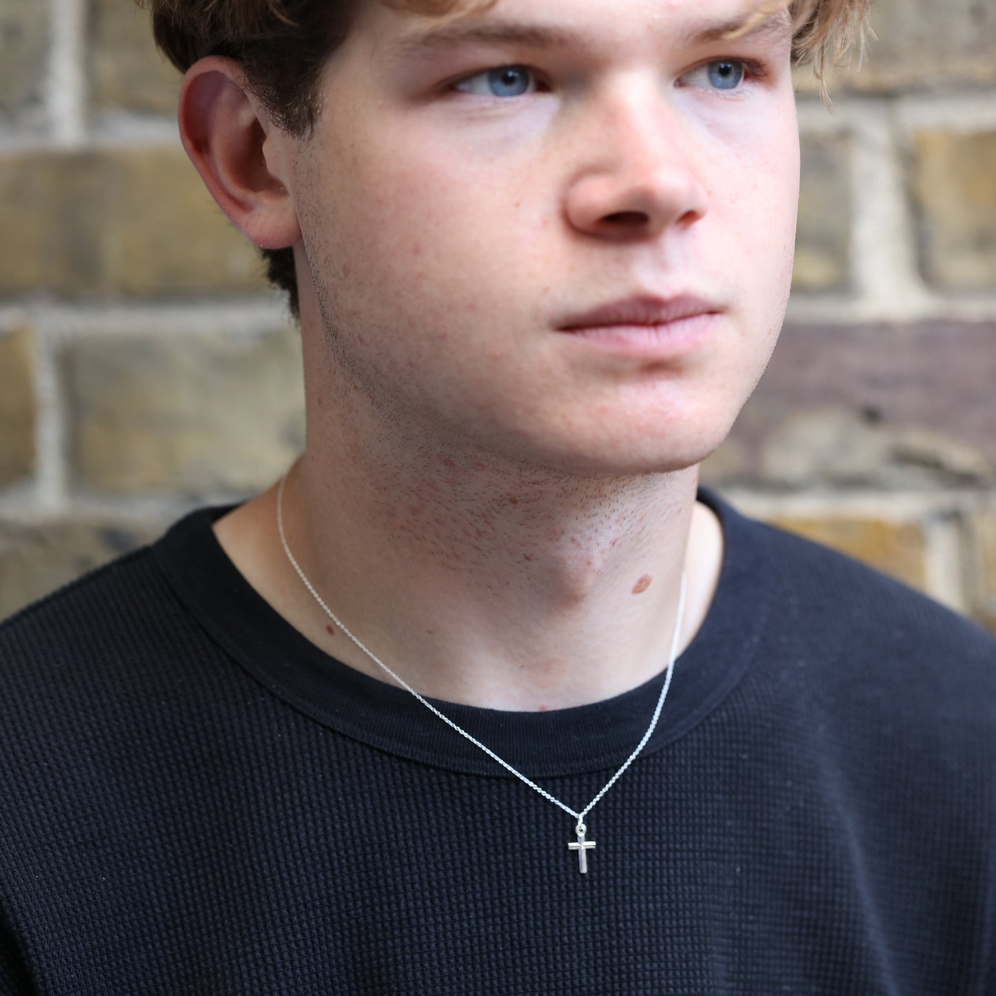 Pendentif croix simple en argent sterling sur chaîne de 45 cm