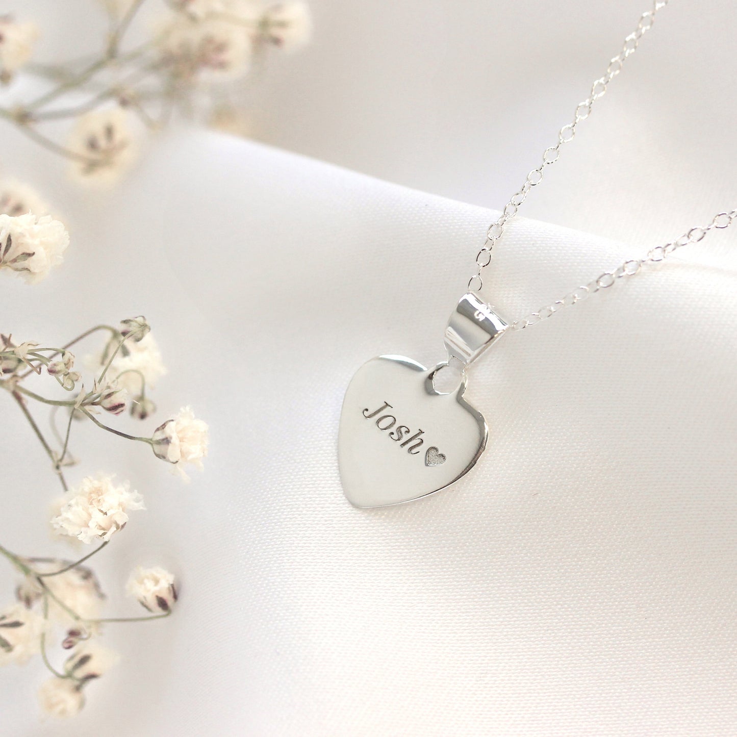 Petit collier cœur gravable en argent sterling sur chaîne de 45 cm