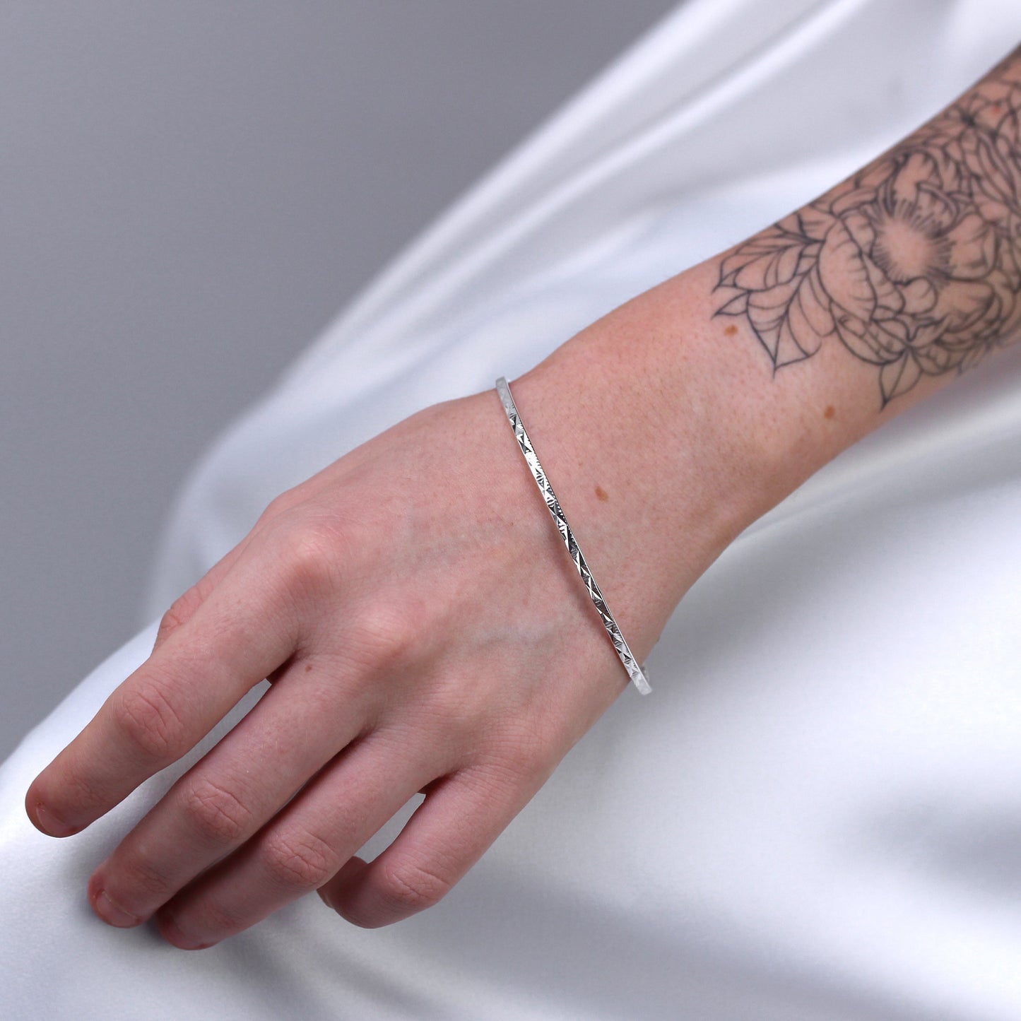 Bracelet jonc empilable en argent sterling taille diamant Kiss 66 mm