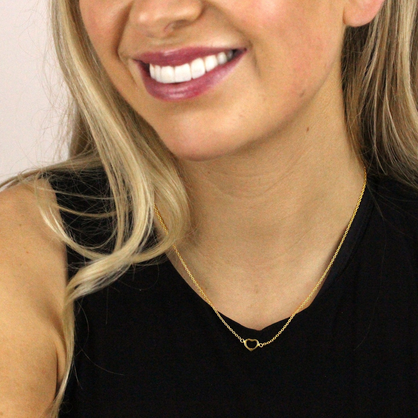 Collier en argent sterling plaqué or avec contour de cœur de 45 cm
