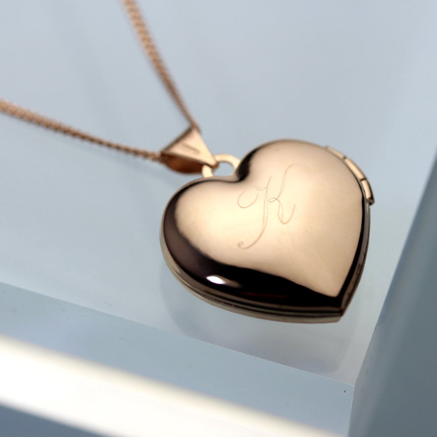 Médaillon cœur floral en or rose 9 carats sur chaîne de 40 à 50 cm