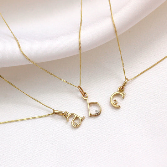 Collier initial en or 9 carats avec diamants