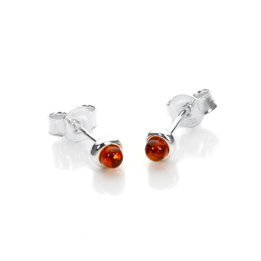 Petites boucles d'oreilles à tige en argent sterling et ambre de la Baltique