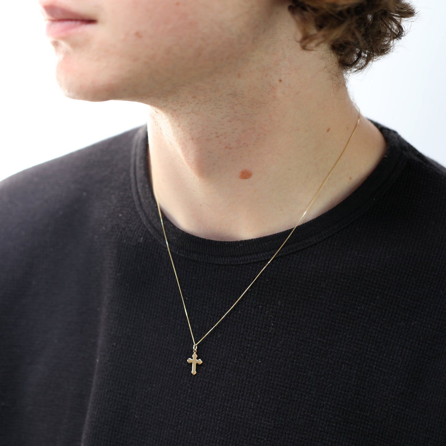 Pendentif croix gothique en or 9 carats