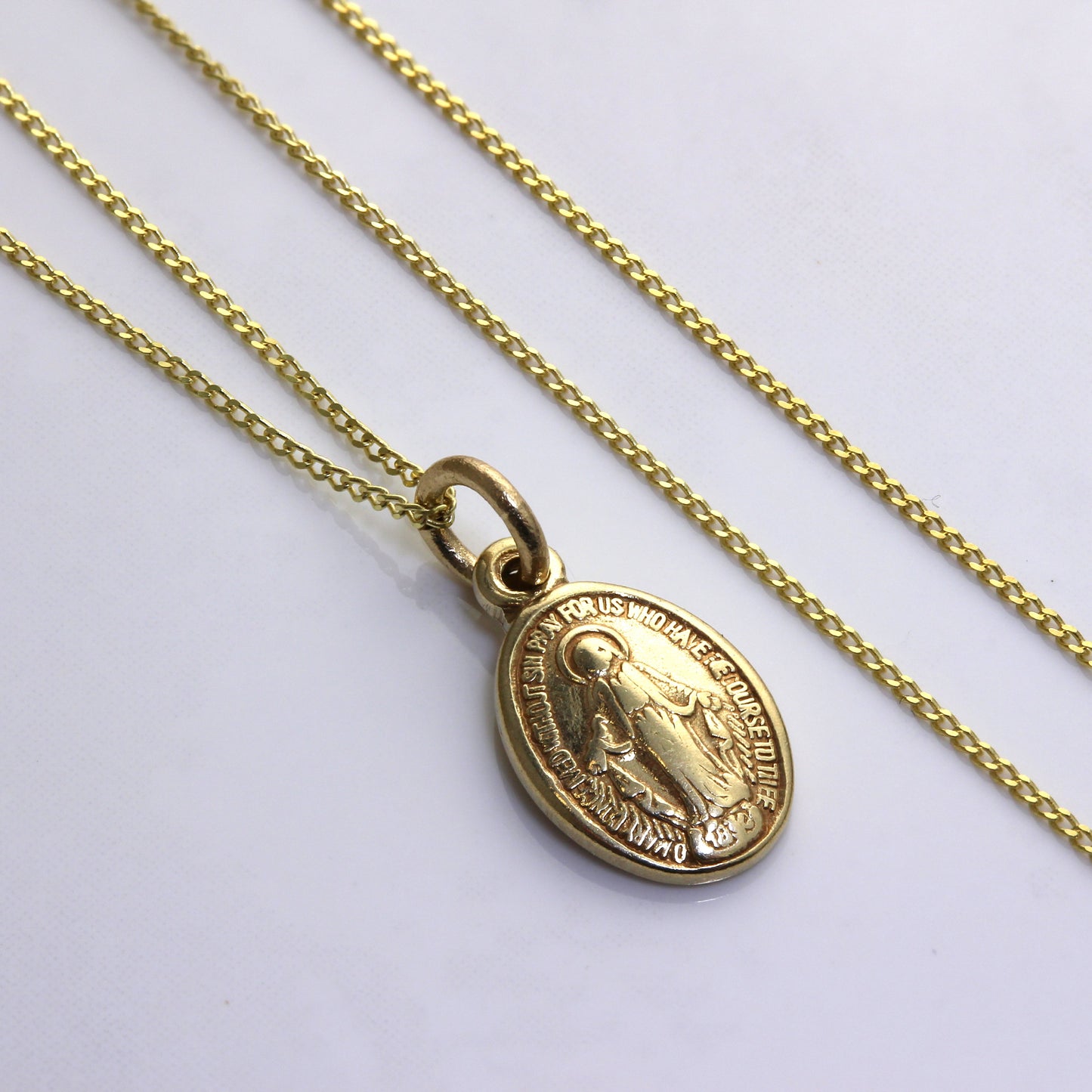 Collier en or 9 carats avec médaille de Marie miraculeuse