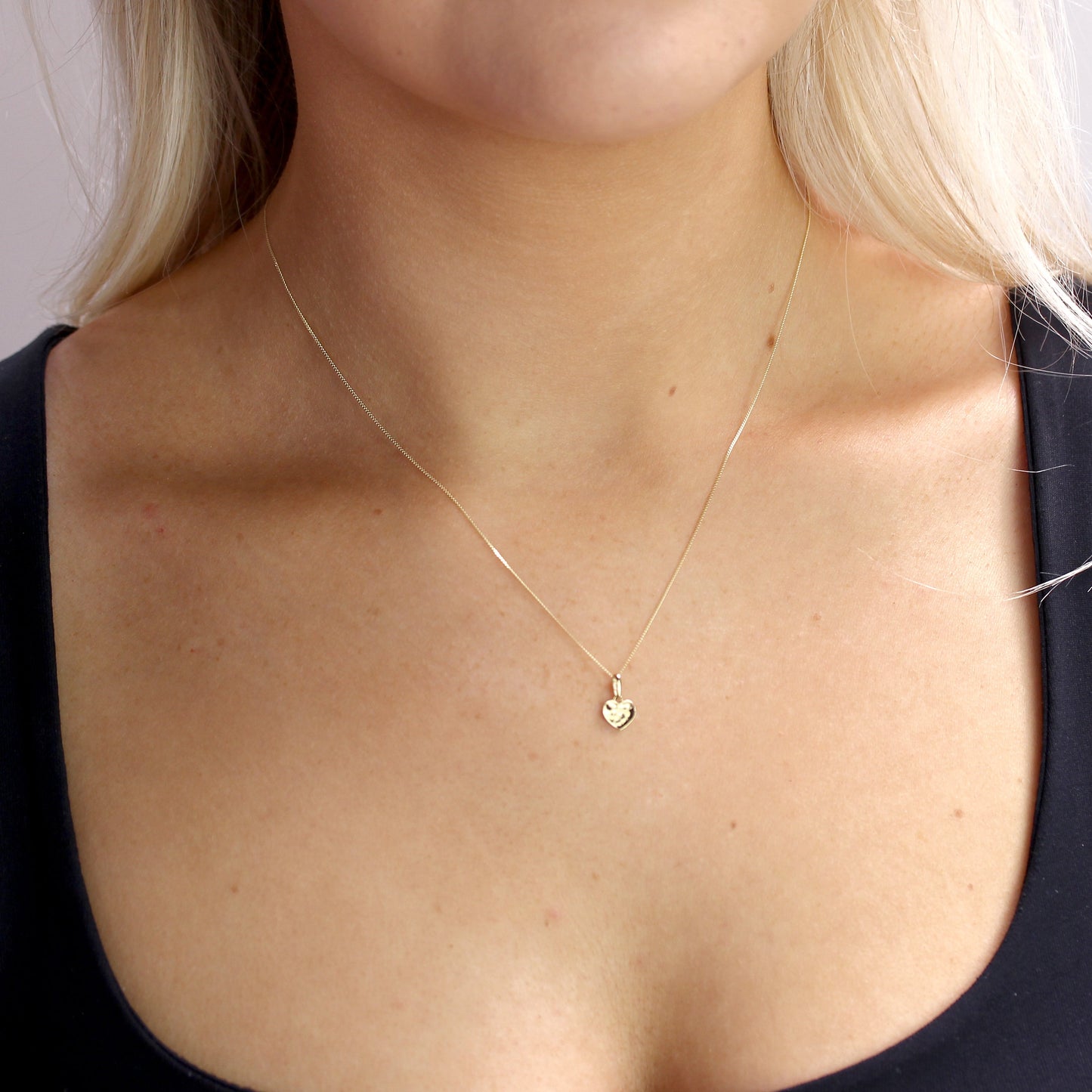 Collier avec pendentif en forme de cœur en or 9 carats avec finition martelée