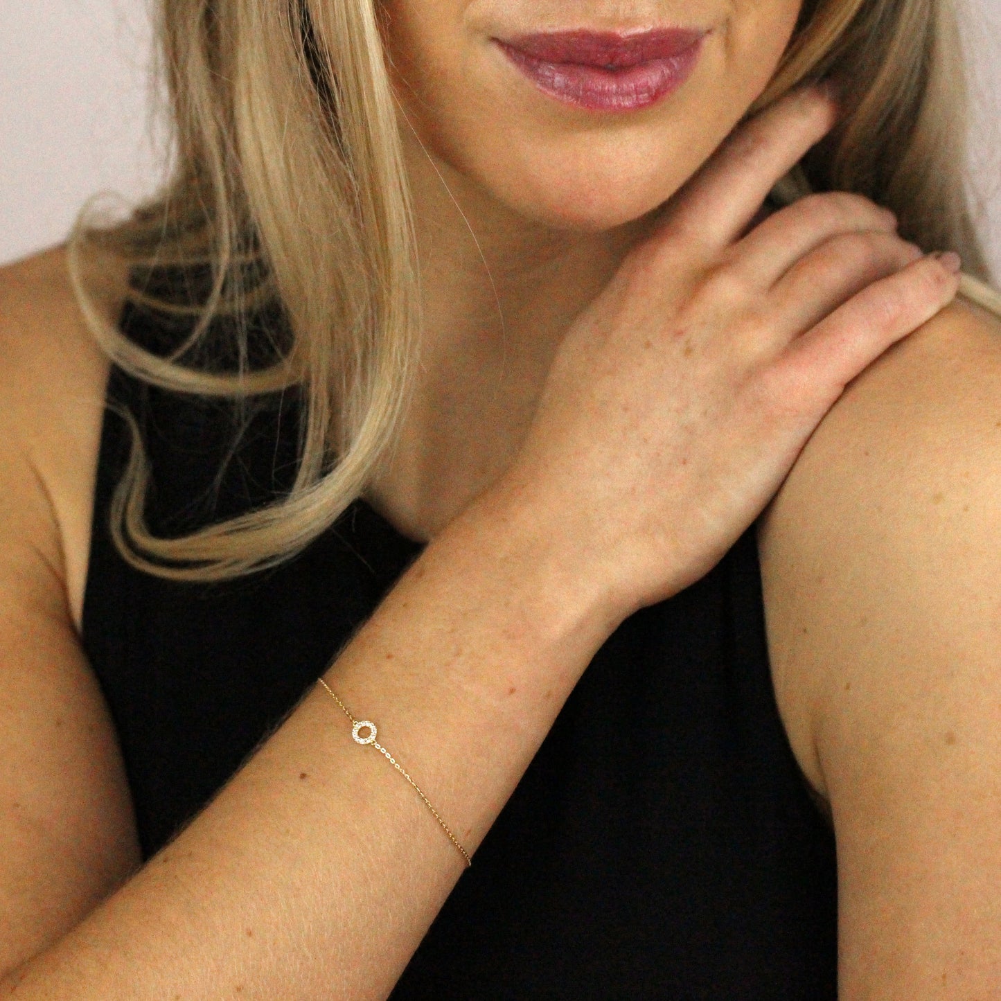 Bracelet Karma Circle 7 pouces en or 9 carats et cristal CZ transparent