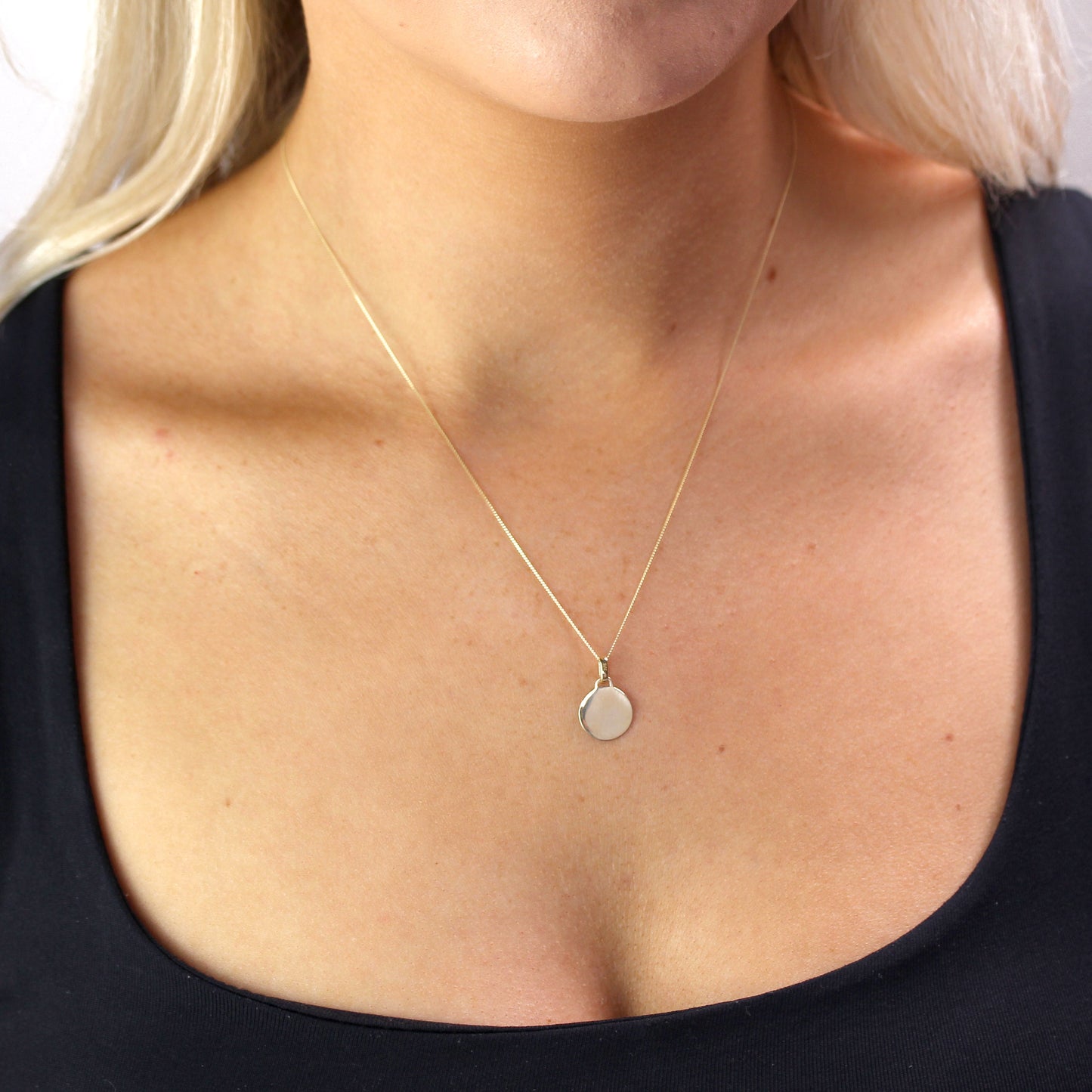 Collier pendentif petit cercle gravable en or 9 carats de 40 à 50 cm