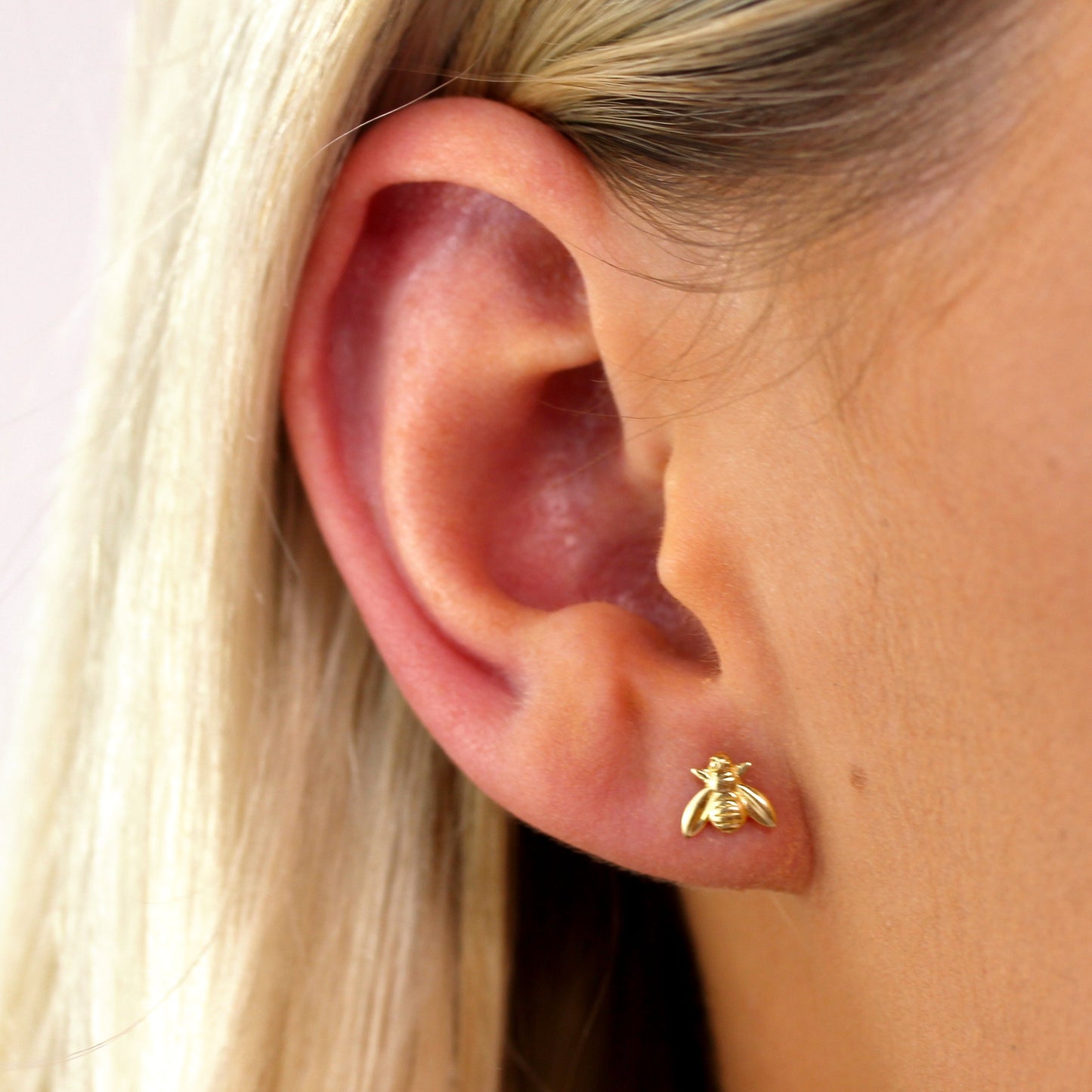 Boucles d'oreilles à tige en or 9 carats en forme d'abeille