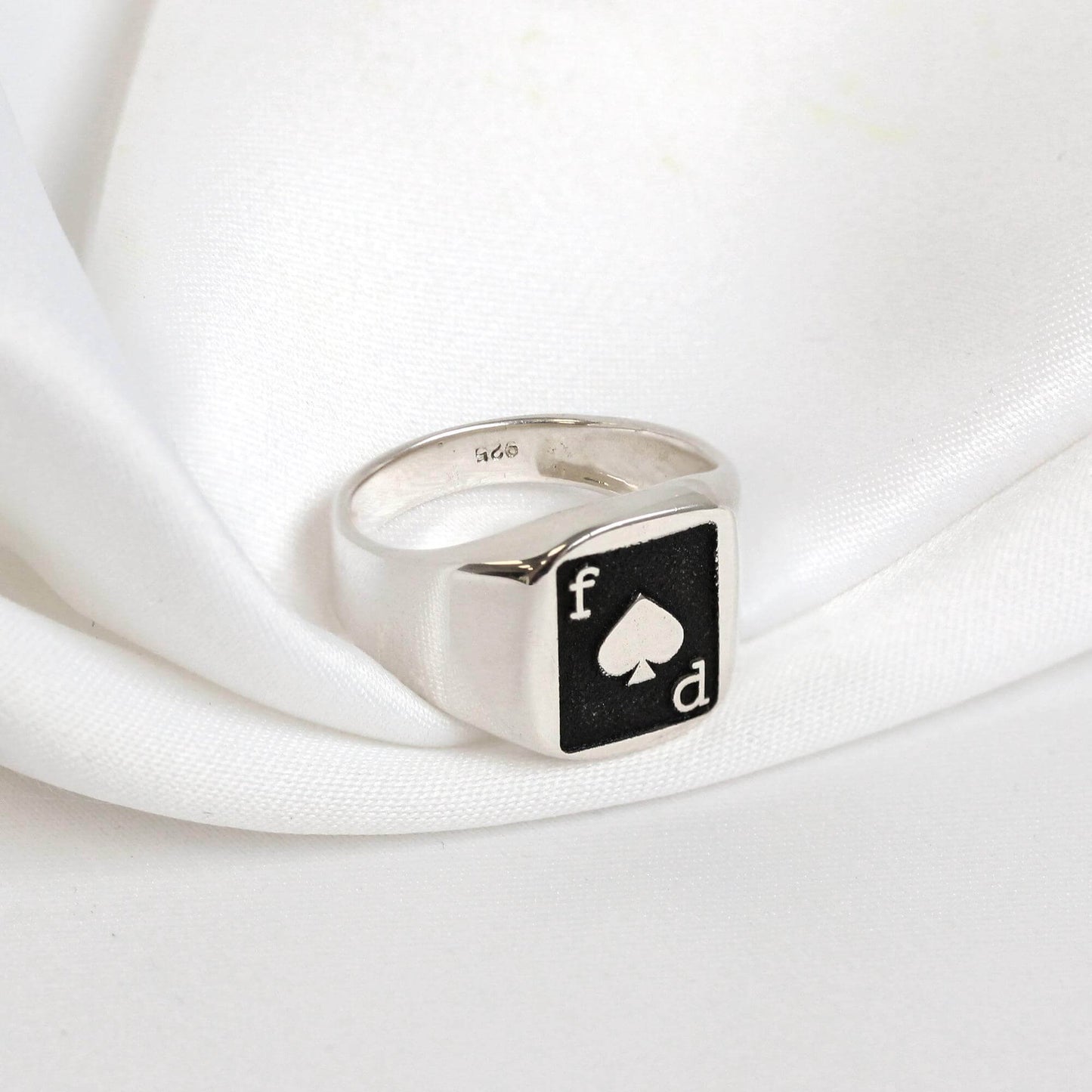 Chevalière personnalisée en argent sterling avec initiales en forme de carte à jouer