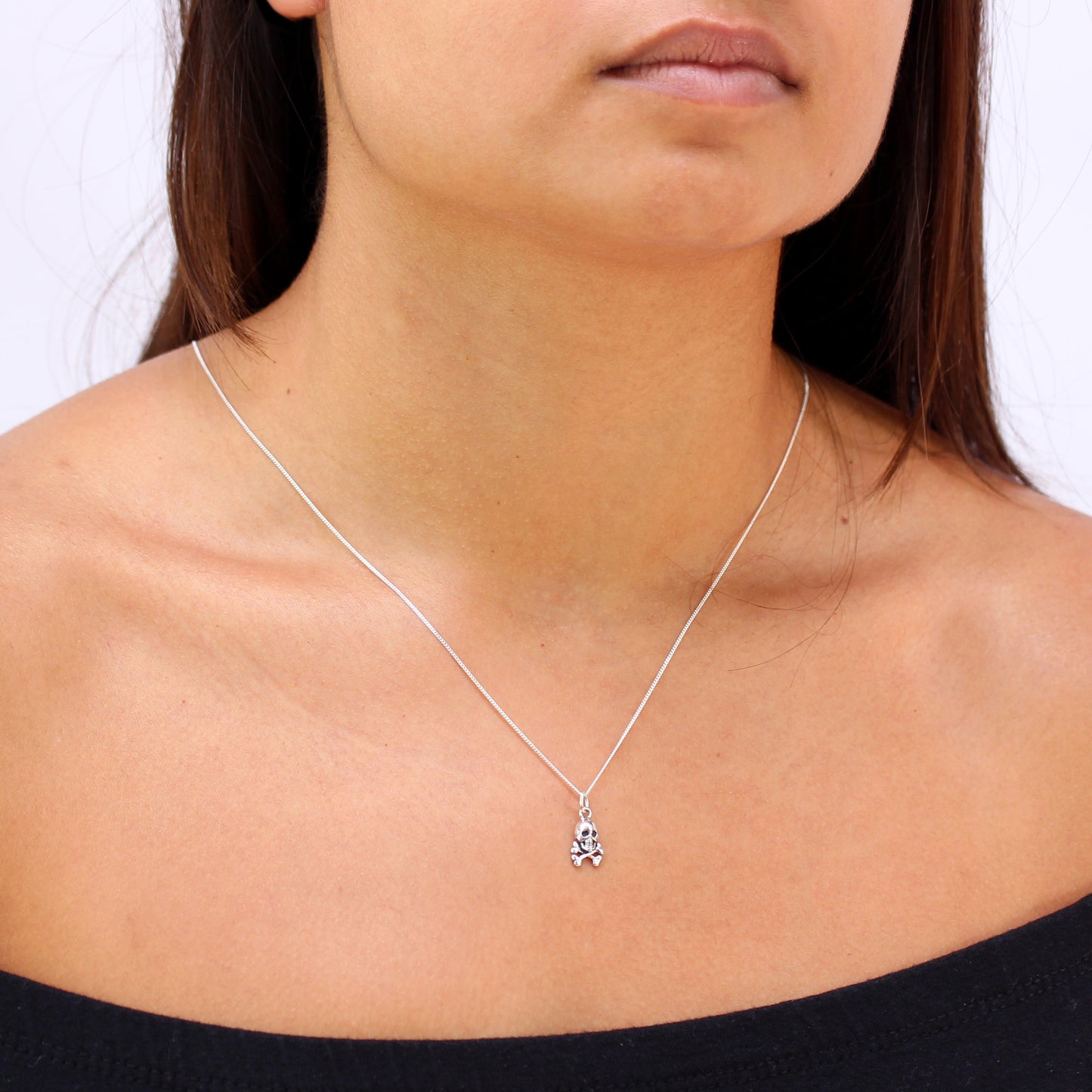 Petit collier tête de mort et os croisés en argent sterling