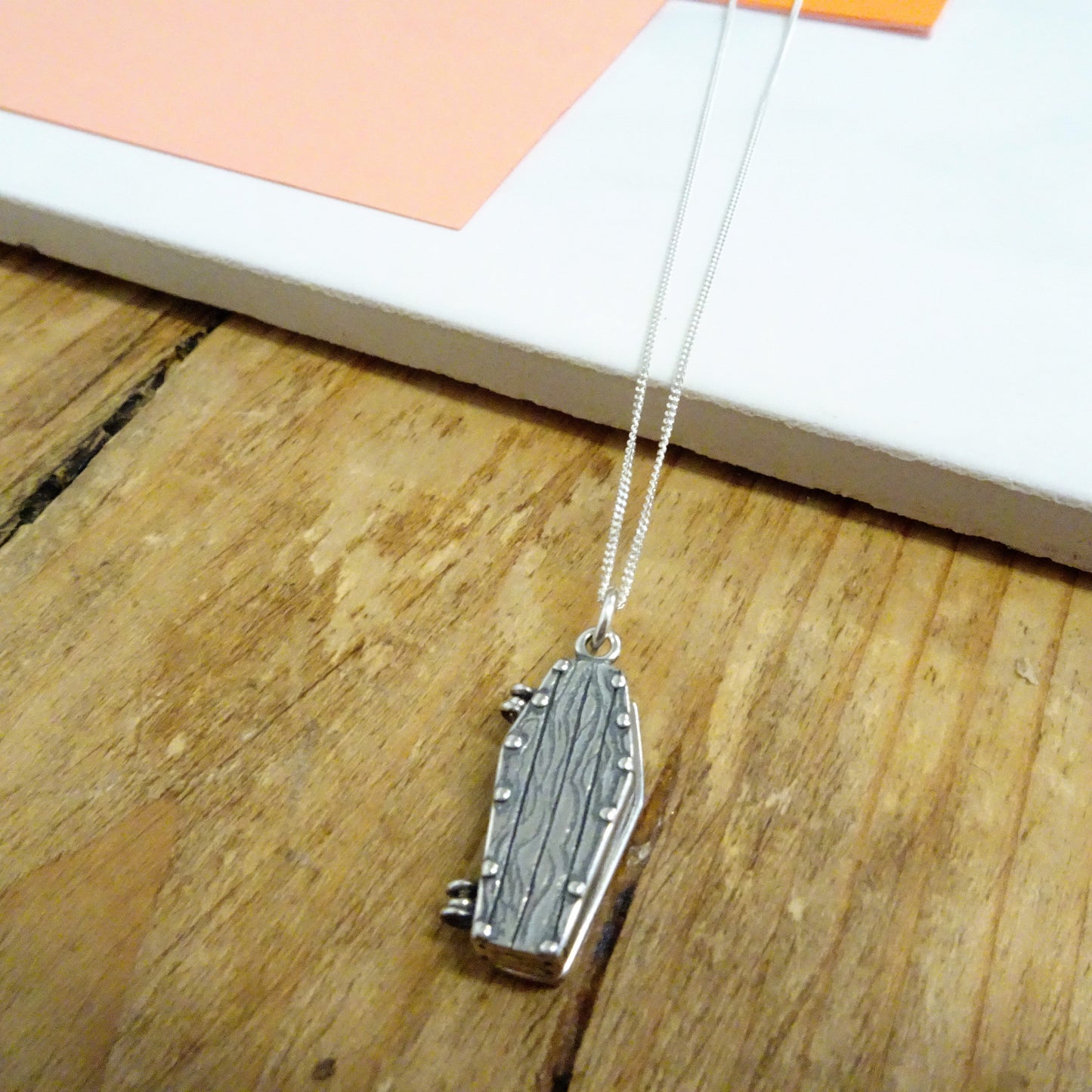 Collier cercueil ouvrant en argent sterling