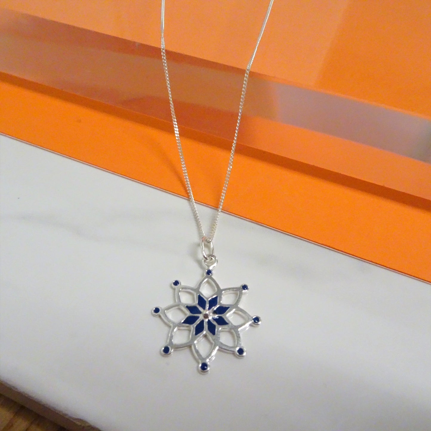 Collier attrape-rêves en argent sterling et émail bleu