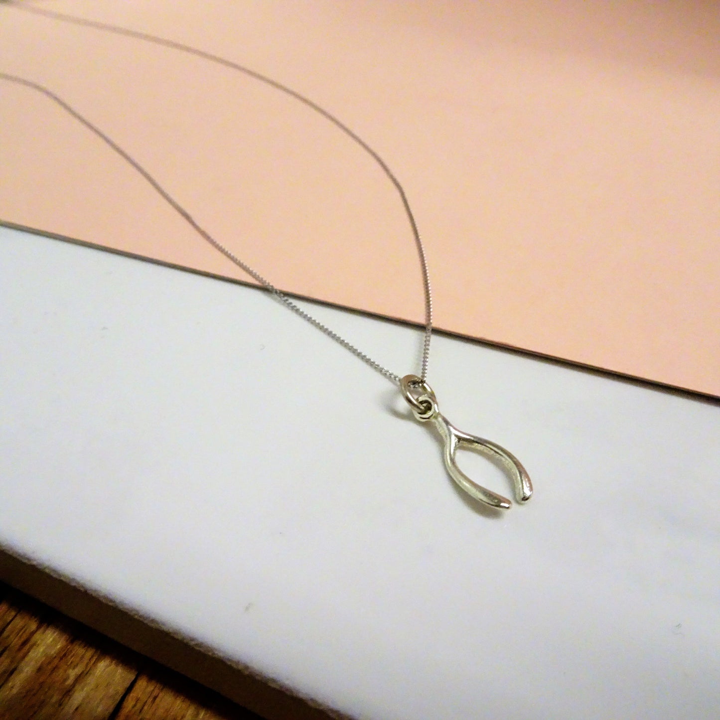 Collier en or blanc 9 carats avec chaîne de 45 cm