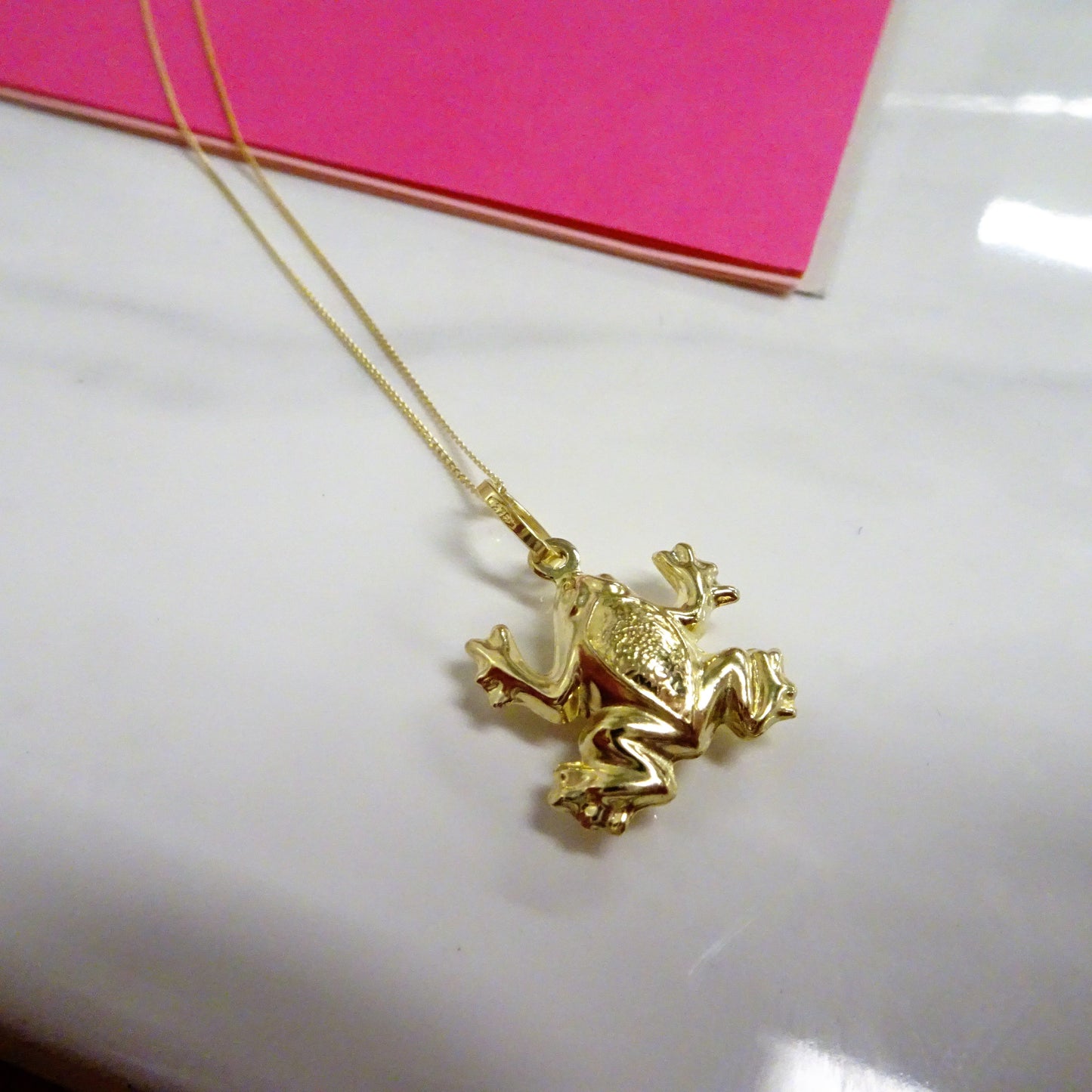 Collier grenouille creuse en or 9 carats - Chaîne de 45 cm