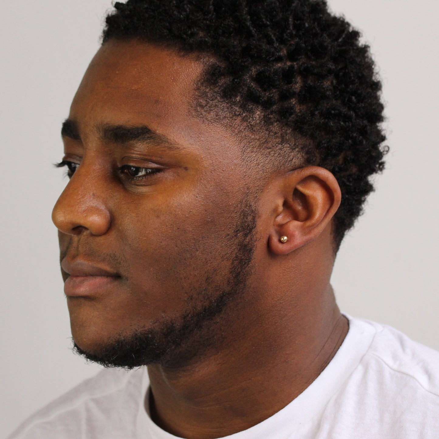 Boucle d'oreille simple pour homme en or jaune 9 carats avec boule de 5 mm