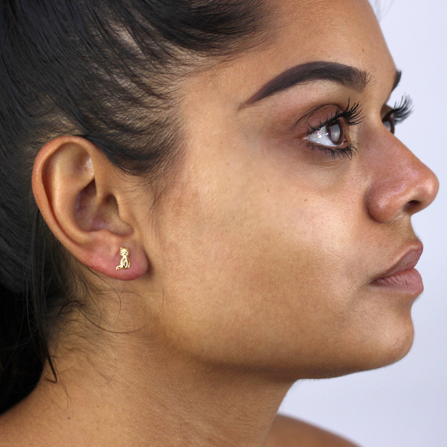 Boucles d'oreilles à tige en or jaune 9 carats en forme de chat assis